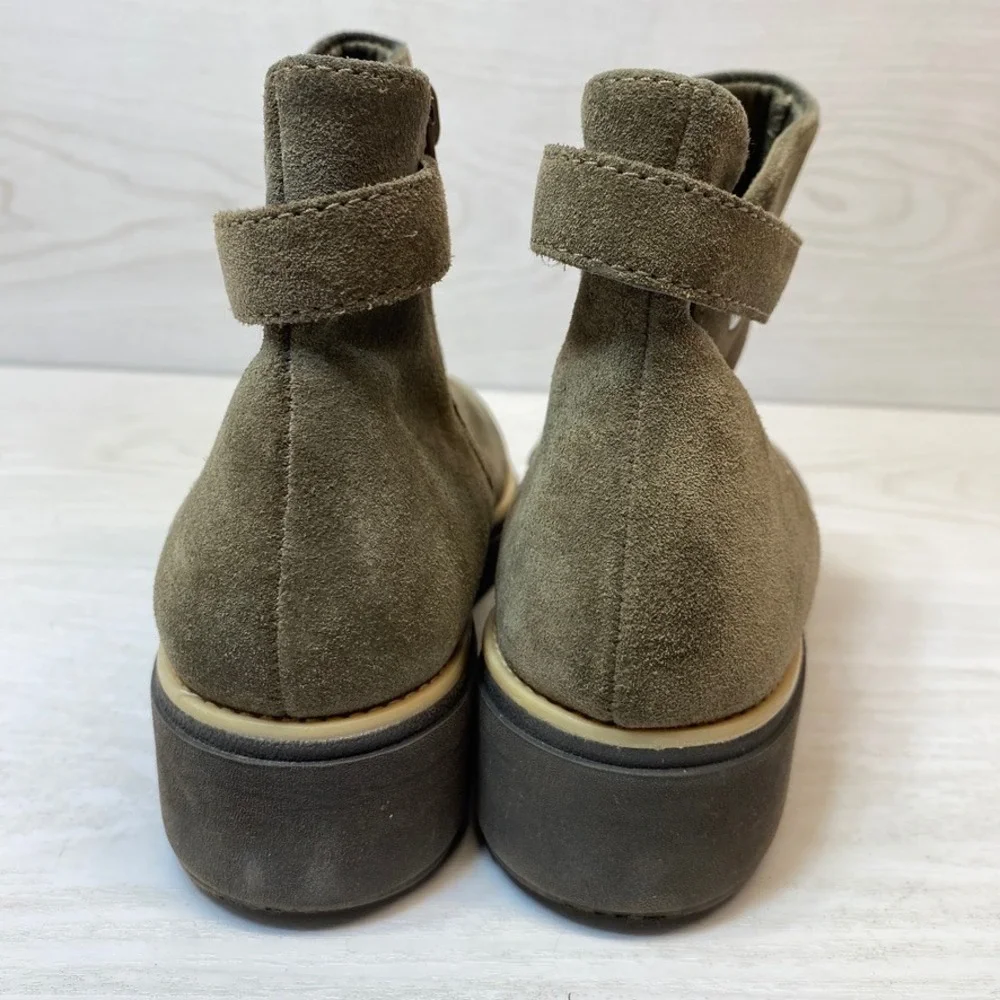 Clarks pre owned